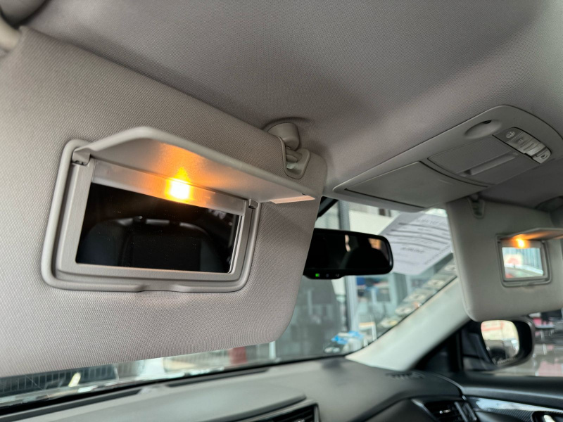 Nissan X-Trail  5 pts. Exclusive, CVT, piel, CD, QC, GPS, 5 pas., RA-18 (cambio de línea) 2018